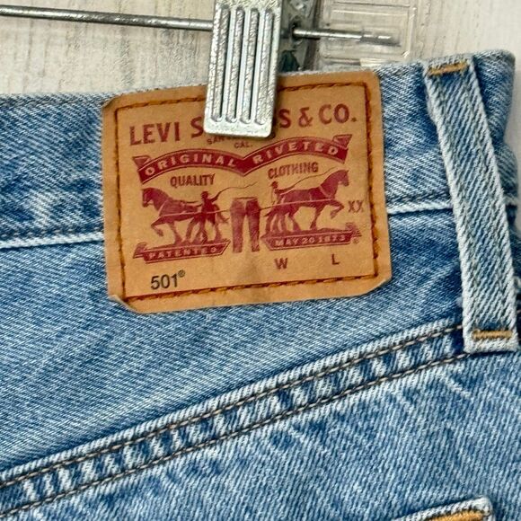 Levi’s 501 heavy distressed denim butterfly button jean shorts size 26 - Picture 9 of 10
